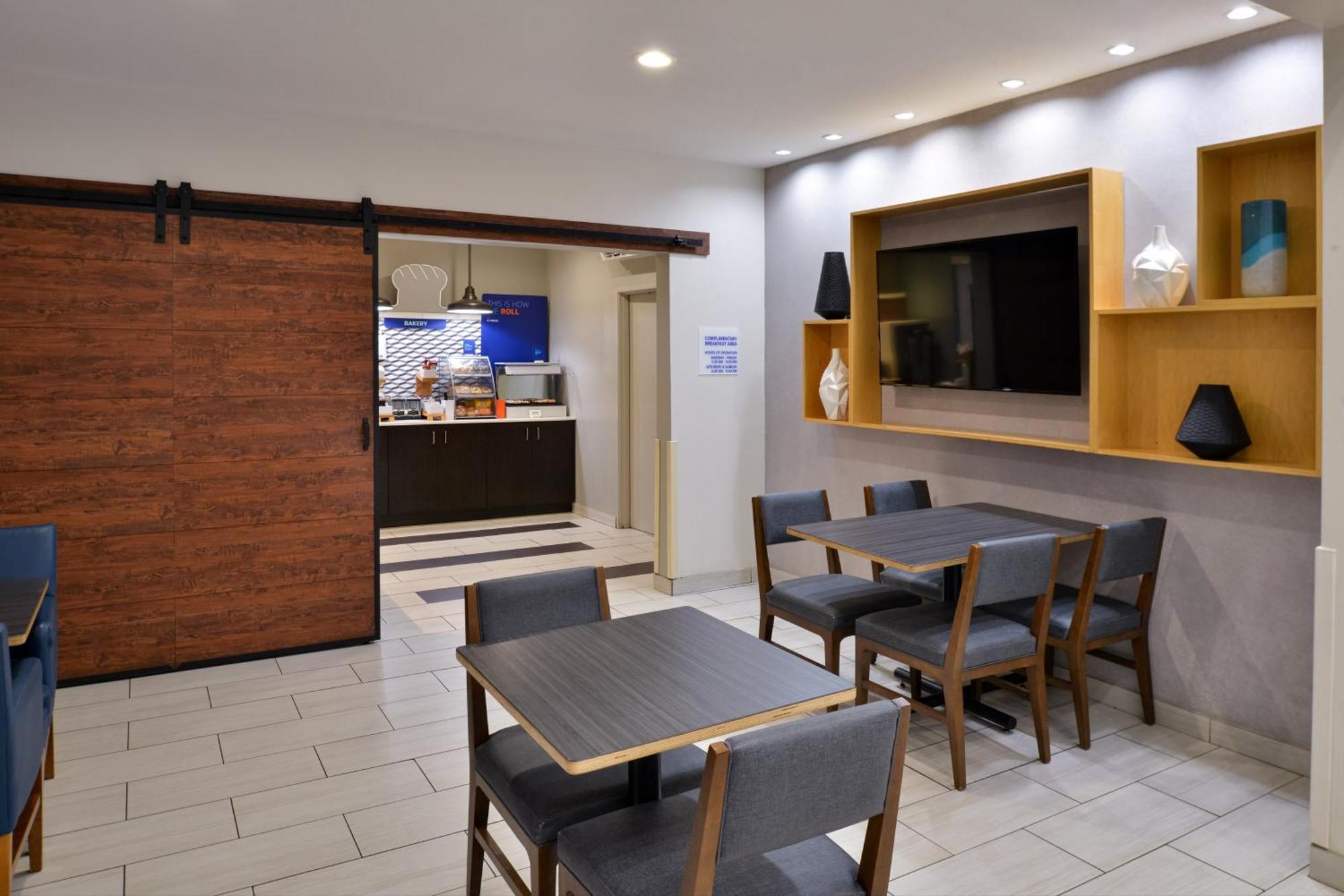 Holiday Inn Express Hotel & Suites Farmington By Ihg Esterno foto