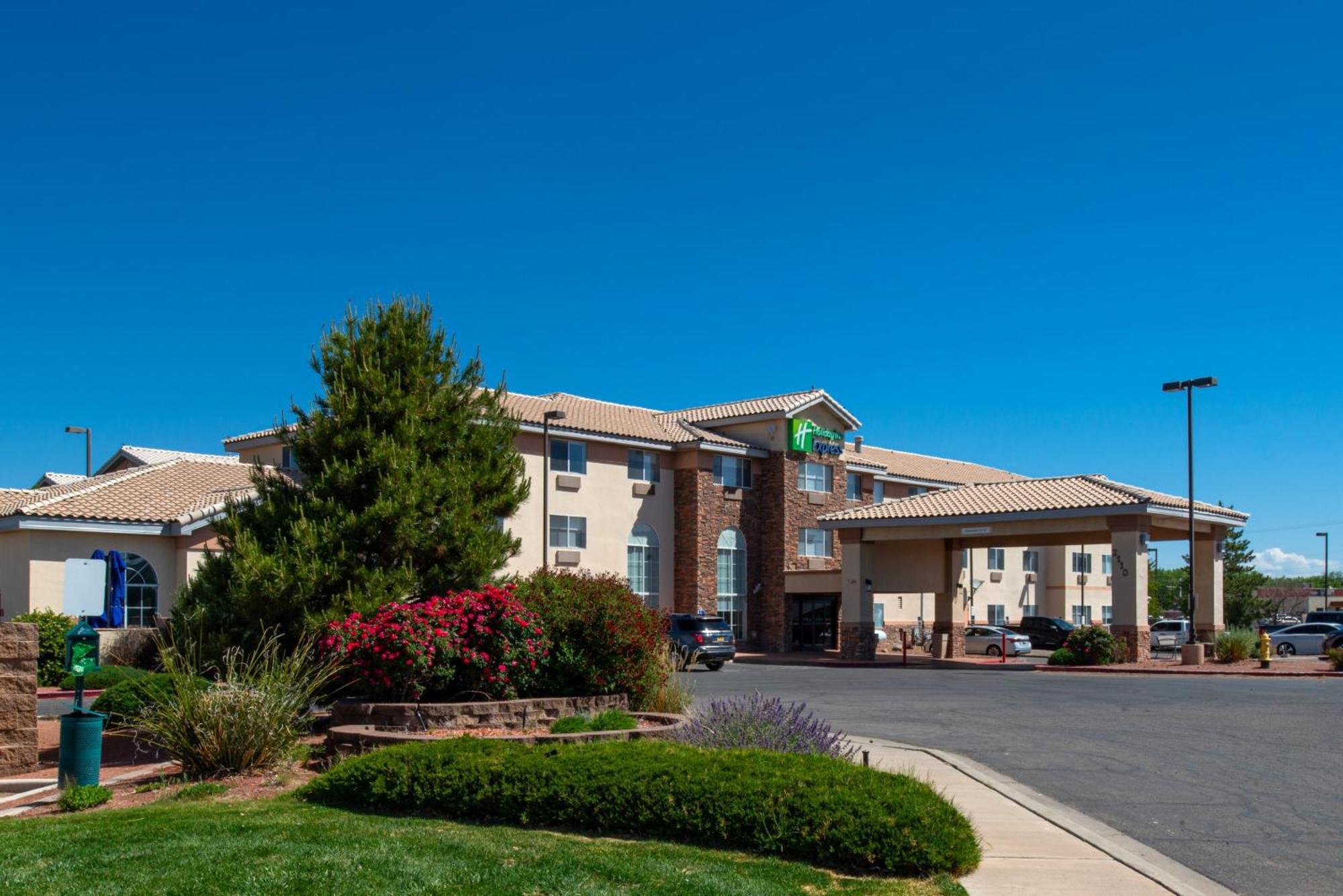 Holiday Inn Express Hotel & Suites Farmington By Ihg Esterno foto