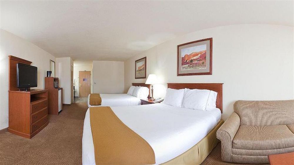 Holiday Inn Express Hotel & Suites Farmington By Ihg Esterno foto