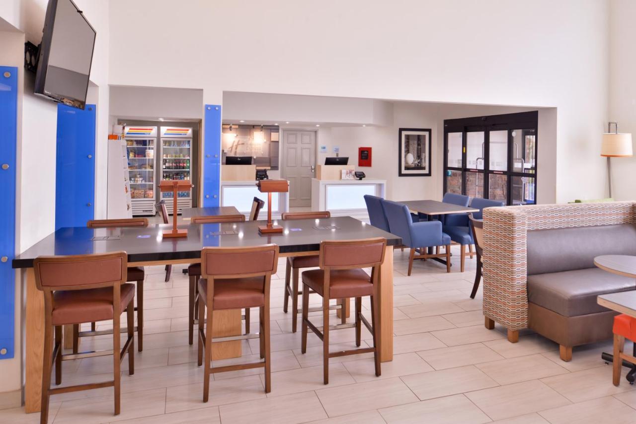 Holiday Inn Express Hotel & Suites Farmington By Ihg Esterno foto