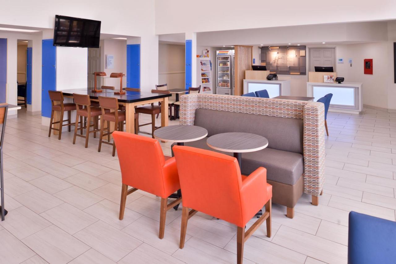 Holiday Inn Express Hotel & Suites Farmington By Ihg Esterno foto